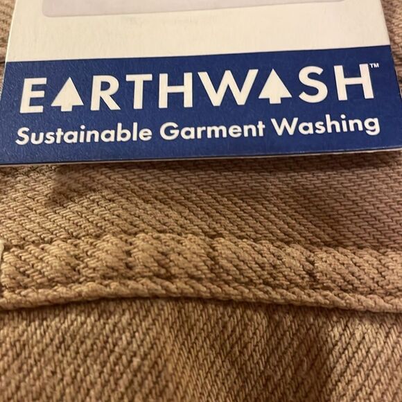 NWT Wrangler Earthwash Jeans - Picture 10 of 16